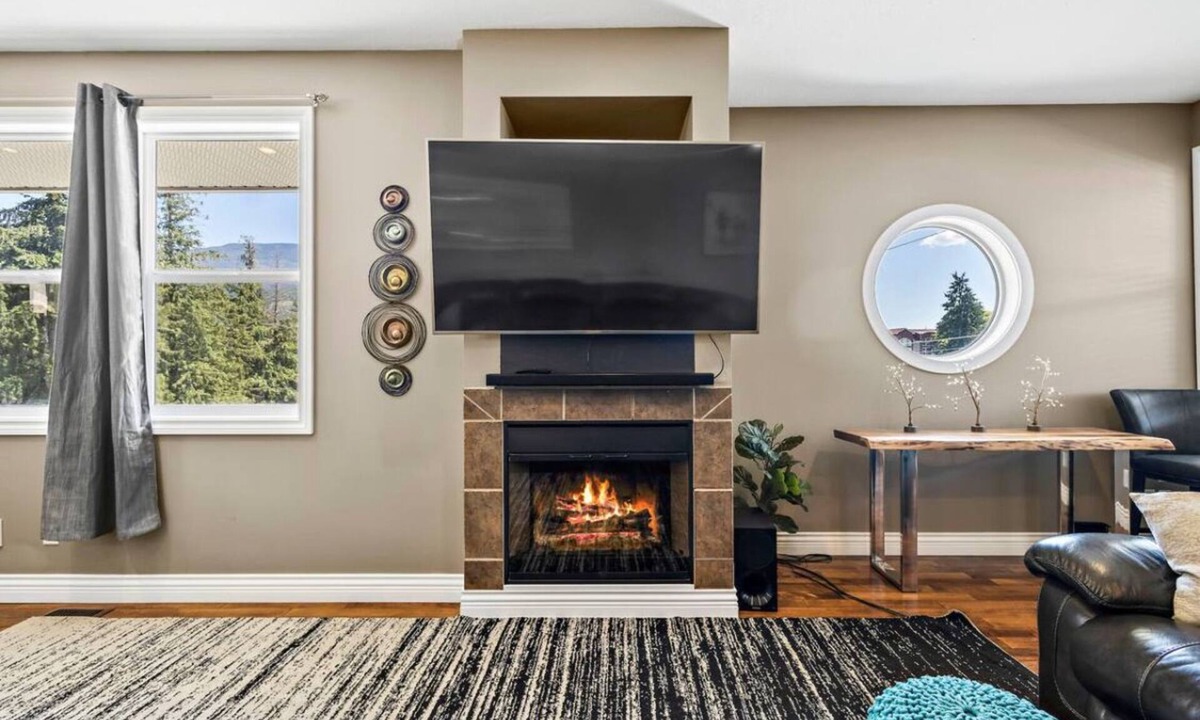 Sicamous Condo | Modern 3 story condo, boat slip available !