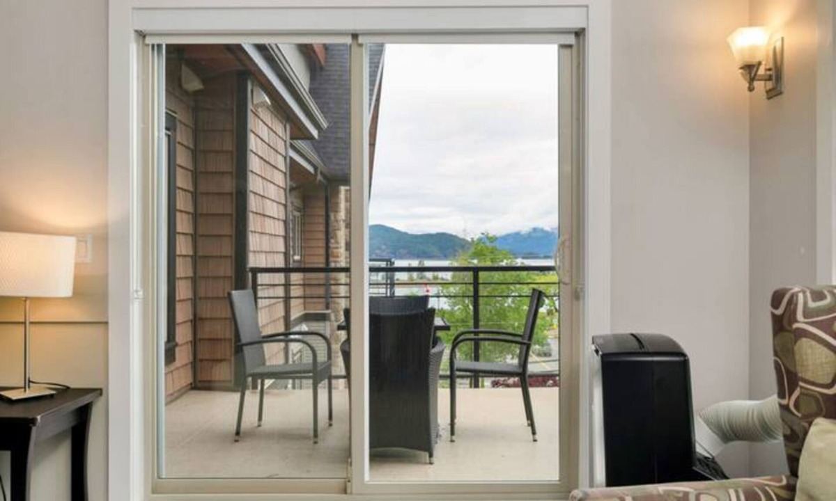Harrison Hot Springs Apartment | Modern 4BR Penthouse With Lake Views
