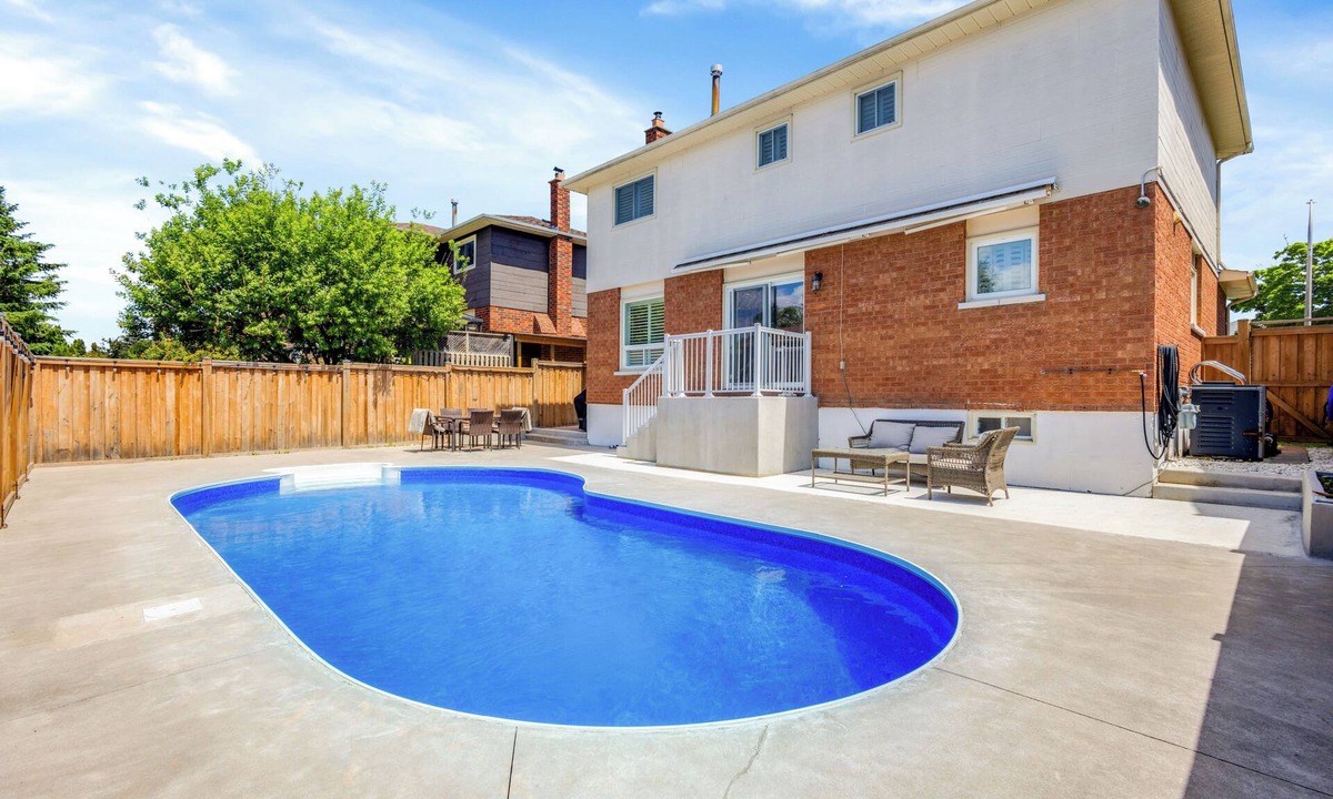 Whitby House | Modern 4BR Family Home w/Pool · Whitby