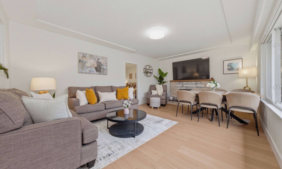 Marpole House | Modern 5Bdrm House, Close to Airport & Skytrain&Shops!