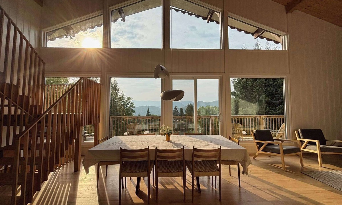 Lac Superieur Village House | Modern Chalet with Mountain Views in Lac Superieur