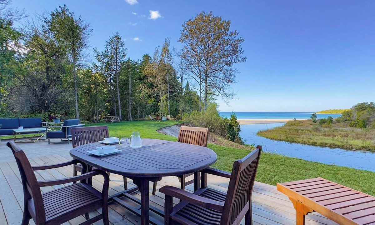 Inverhuron Cottage | Modern Classic, Lake Views