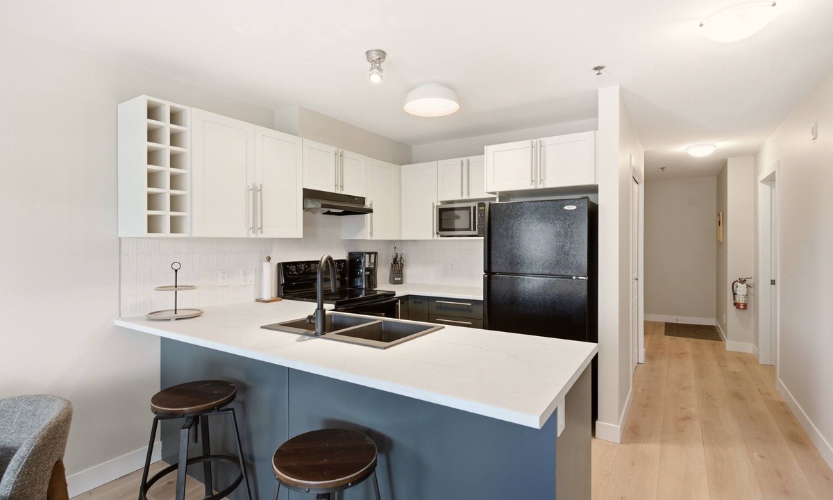 North End Condo | Modern Condo Downtown @Waterscapes-HE321