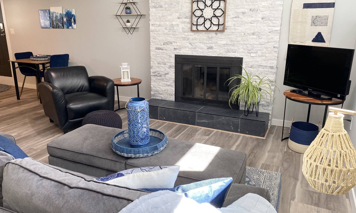 West Kelowna Estates House | Modern & cozy Okanagan nature retreat with king suite and full kitchen
