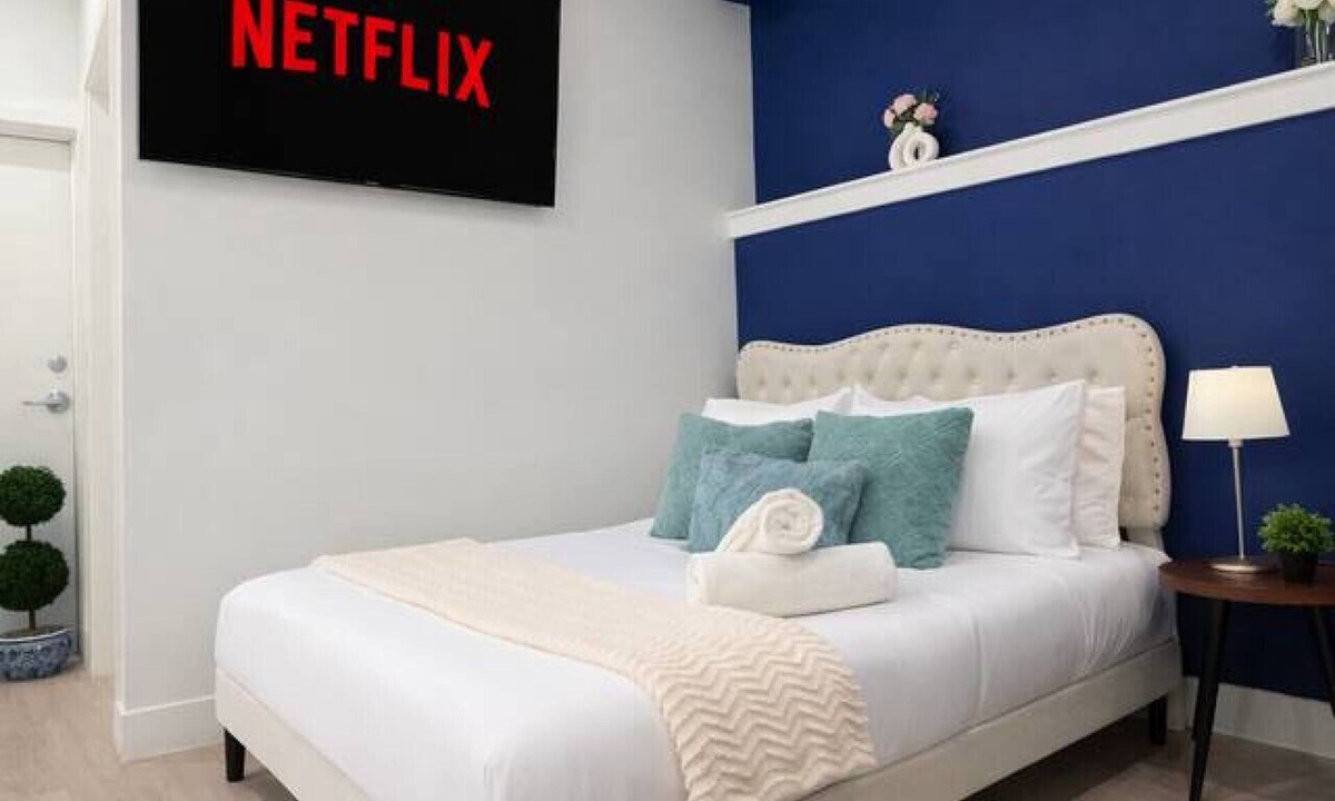 Marpole House | Modern Cozy Studio| 10 Min To YVR and Downtown