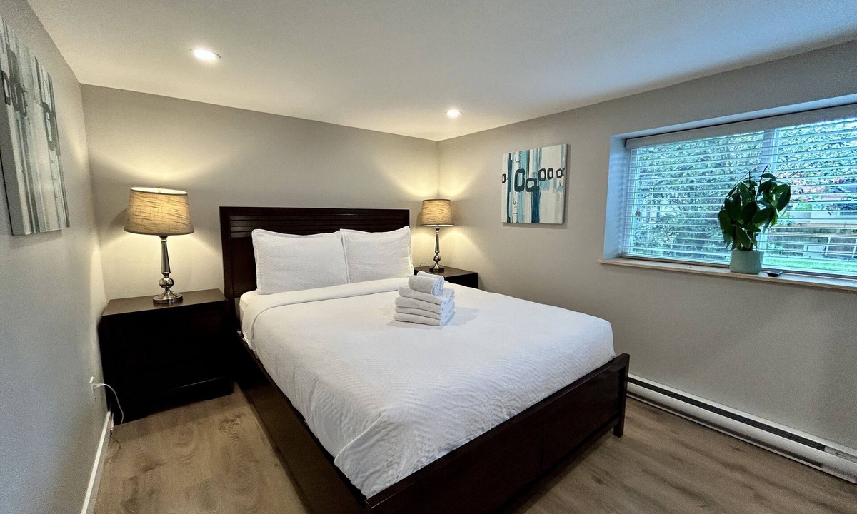 Saanich West Apartment | Modern Homelike Suite - Full Kitchen, Close to DT