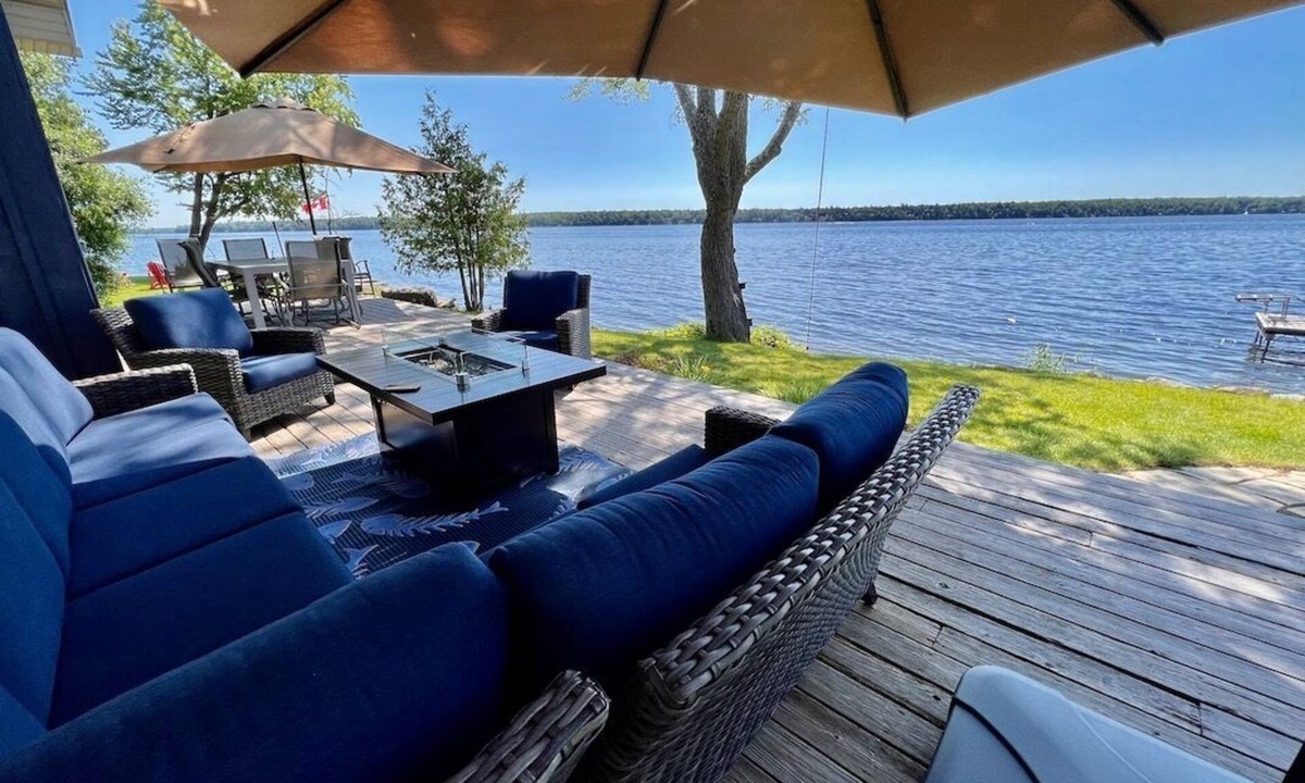 Selwyn Cottage | Modern Lakehouse on Clear Lake