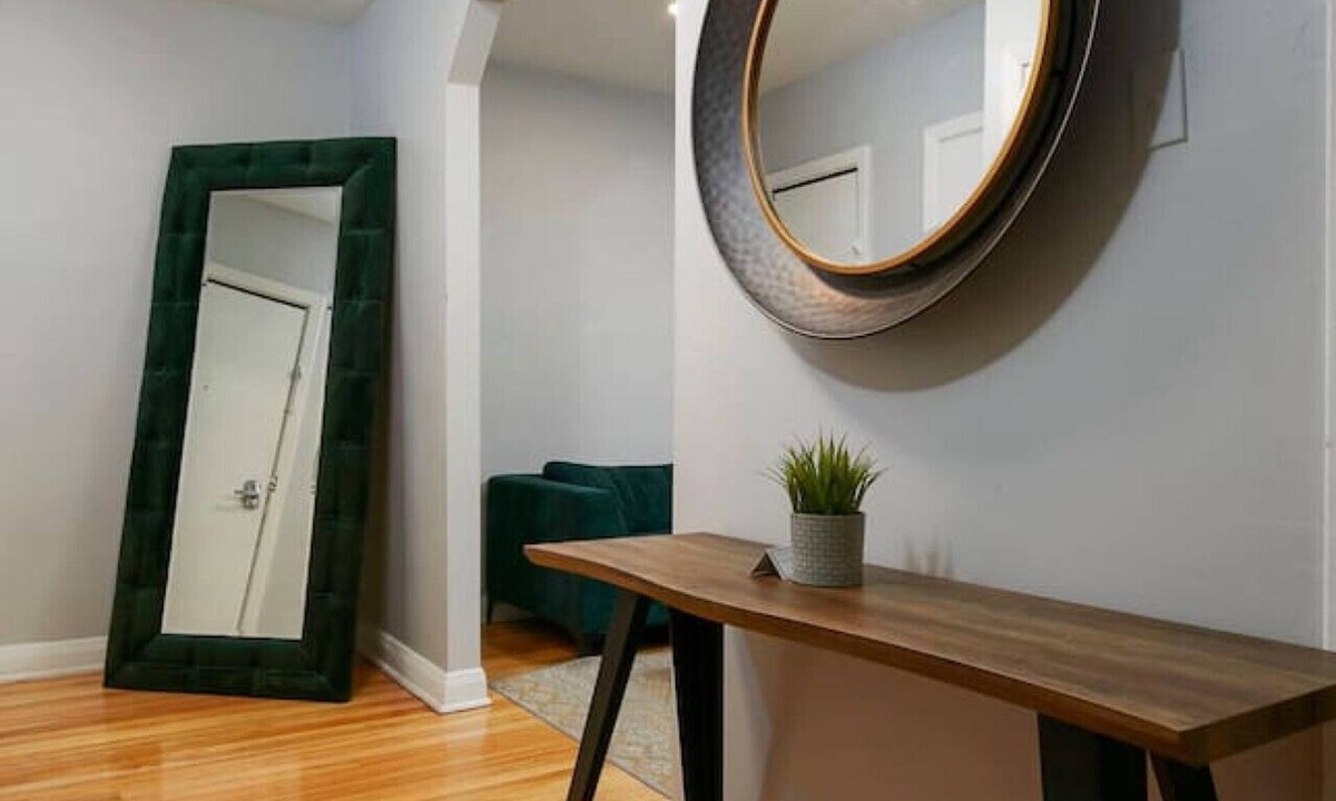 Cote-Des-Neiges—Notre-Dame-De-Grace Apartment | Modern Living – A Trendy 2BR in Montreal