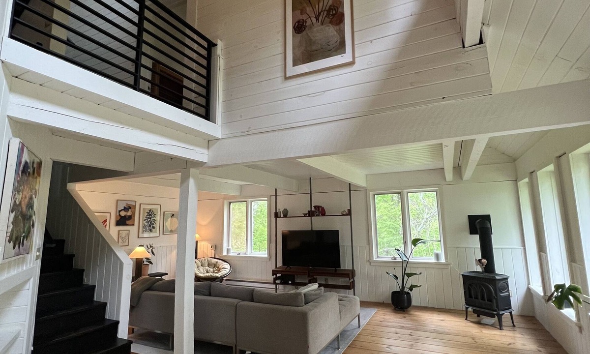 Canoe Cove House | Modern Private Lodge Near the Beach