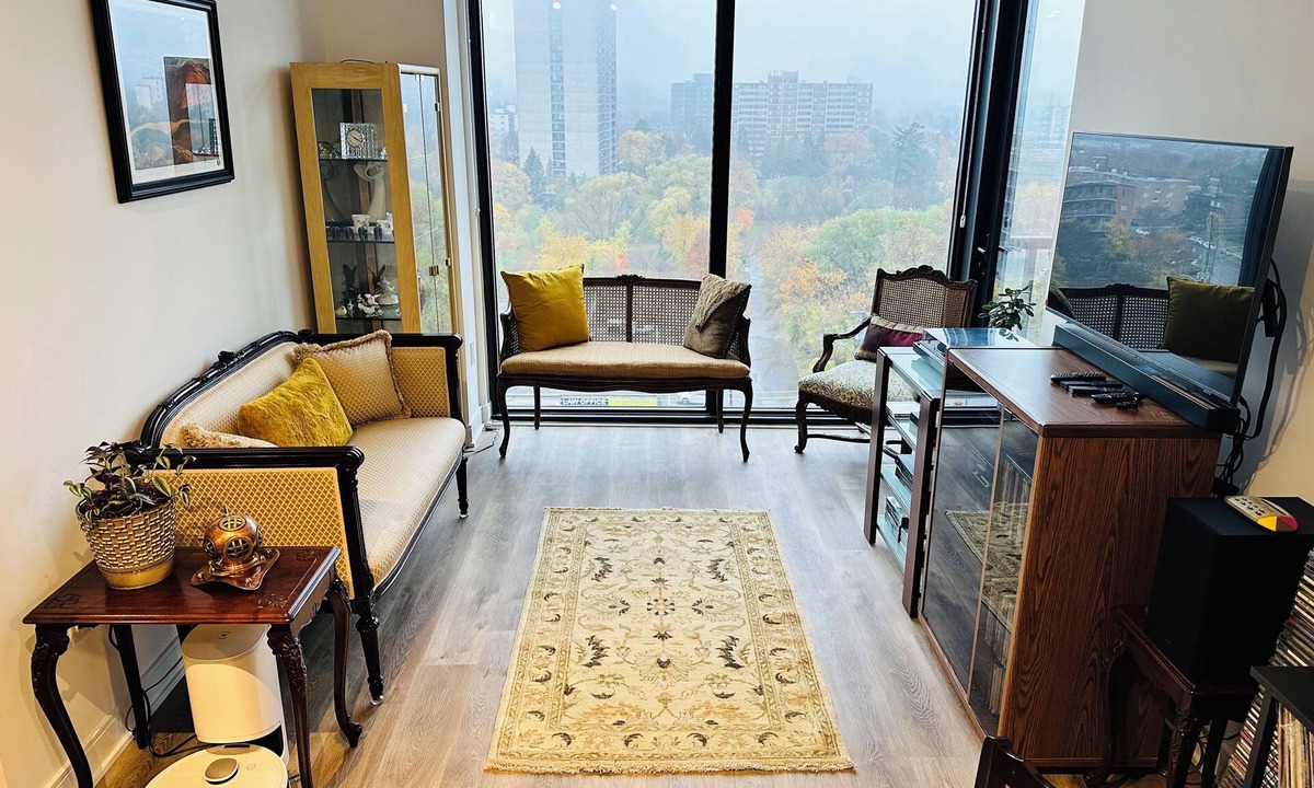 Cooksville Apartment | Modern retro museam apartment.