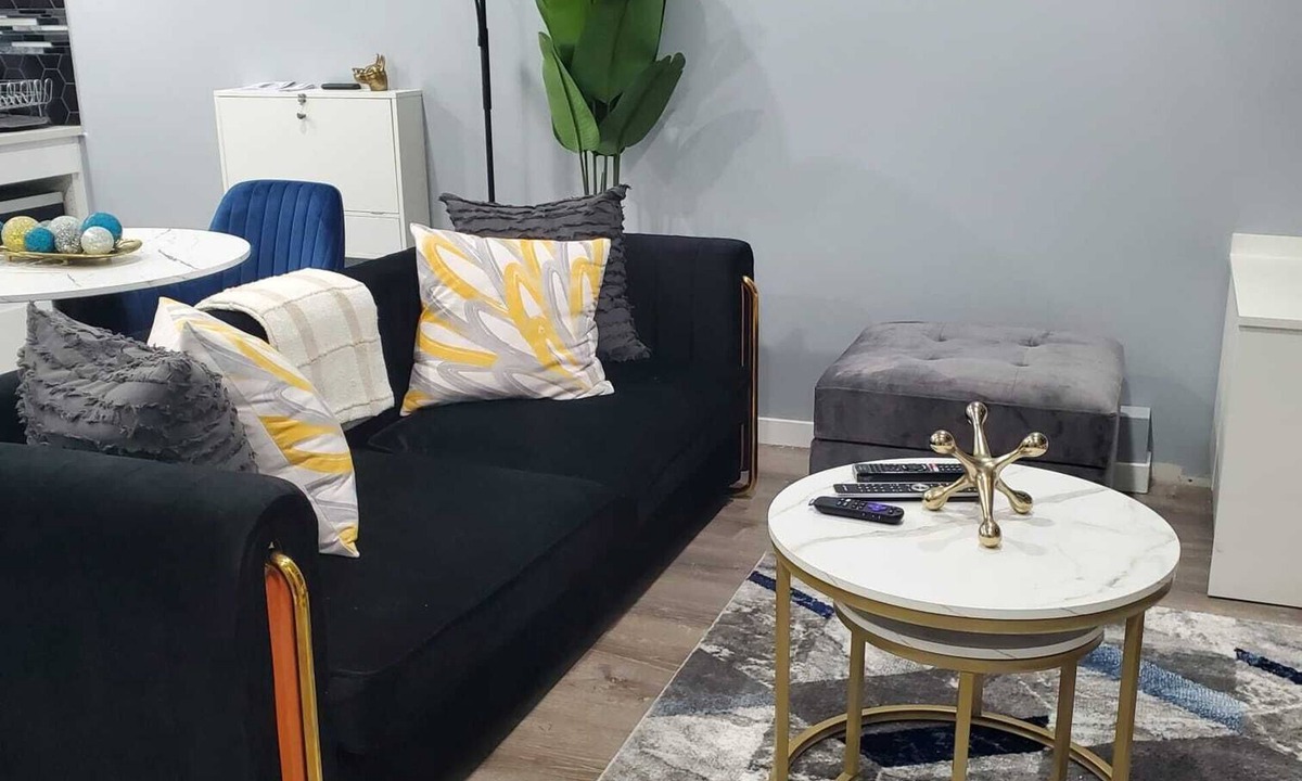 Northeast Edmonton House | ⭐ Modern Suite · Sleek, Cozy & Serene · LRT, Shops & Entertainment All Nearby