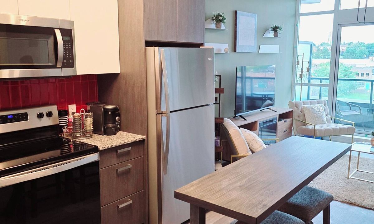 Whitby Condo | Modern Whitby 3 Bedroom Condo, close to the 401, Trafalgar Castle and Toronto!