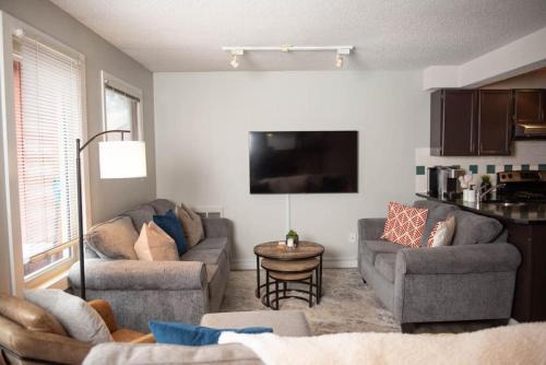 Panorama Apartment | Moguls, Lofted Ski in Ski Out with Hot Tub Access