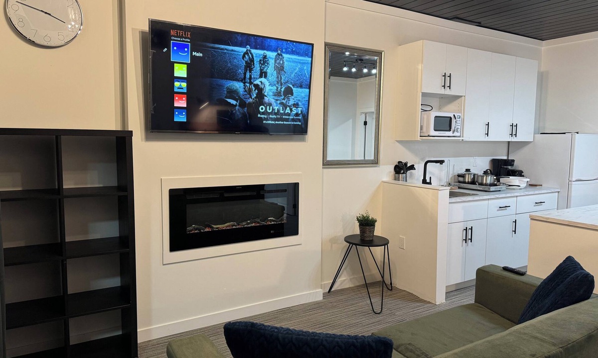 Northeast Edmonton House | Monthly Disc | Fast Wi-Fi -11
