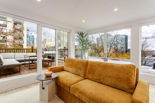 Shaughnessy Village Apartment | Montreal Downtown Haven, Walk to All Attractions