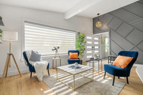 Edmonton House | Moonlight Haus Prime Access to Whyte Downtown
