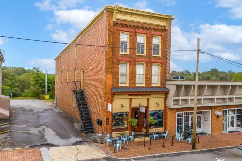 Abingdon Apartment | Moore on Main