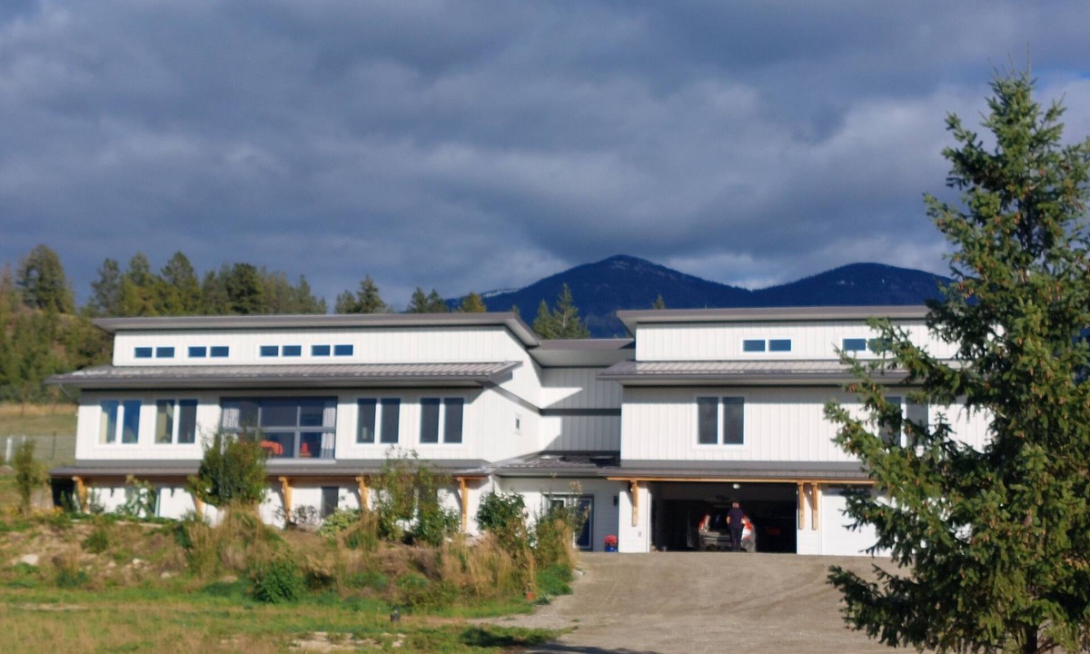 Creston House | Mountain and Valley View Suite with AC