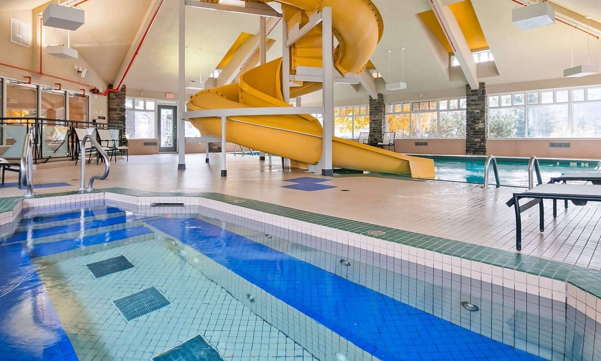 Canmore Hotel | Mountain Getaway with Free Breakfast