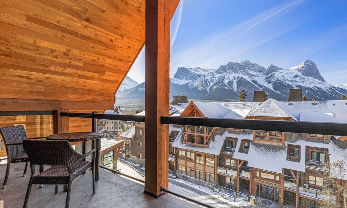 Canmore Apartment | Mountain View, a 3BR Penthouse with Private Balconies