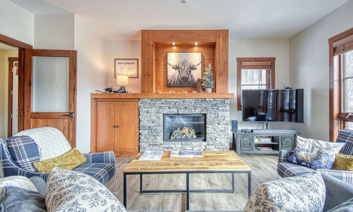 Versant Soleil Condo | Mountain View Home w/Hot Tub, Steps to Casino