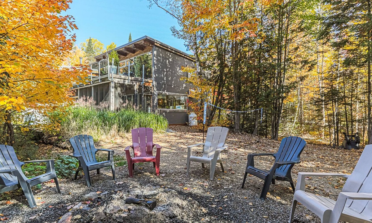 Morin Heights Ski Chalet | Nature and light--Close to services