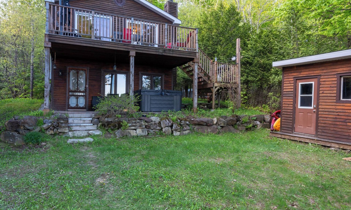 Coaticook Ski Chalet | Nature cottage on Lake Lyster - Kayak & Spa
