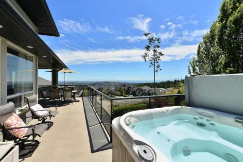 Bear Mountain Resort House | Nature's Gate Executive Estate by EMR Vacation Rentals