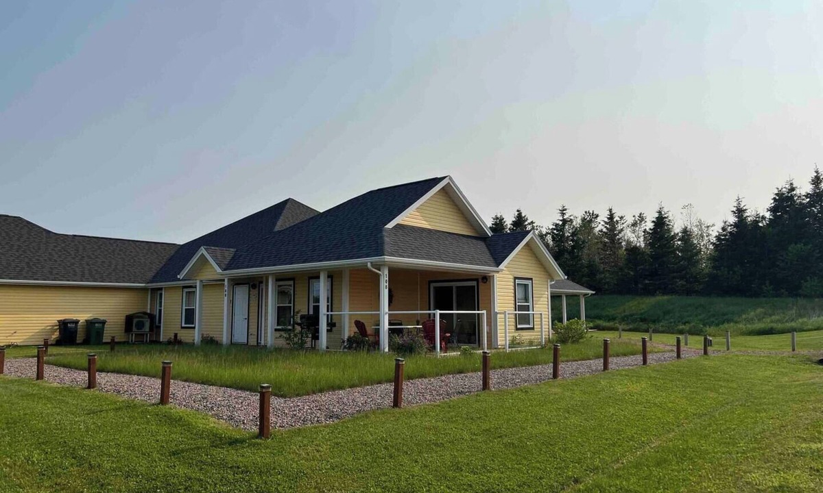 Stanley Bridge Villa | Near Cavendish Beach-1