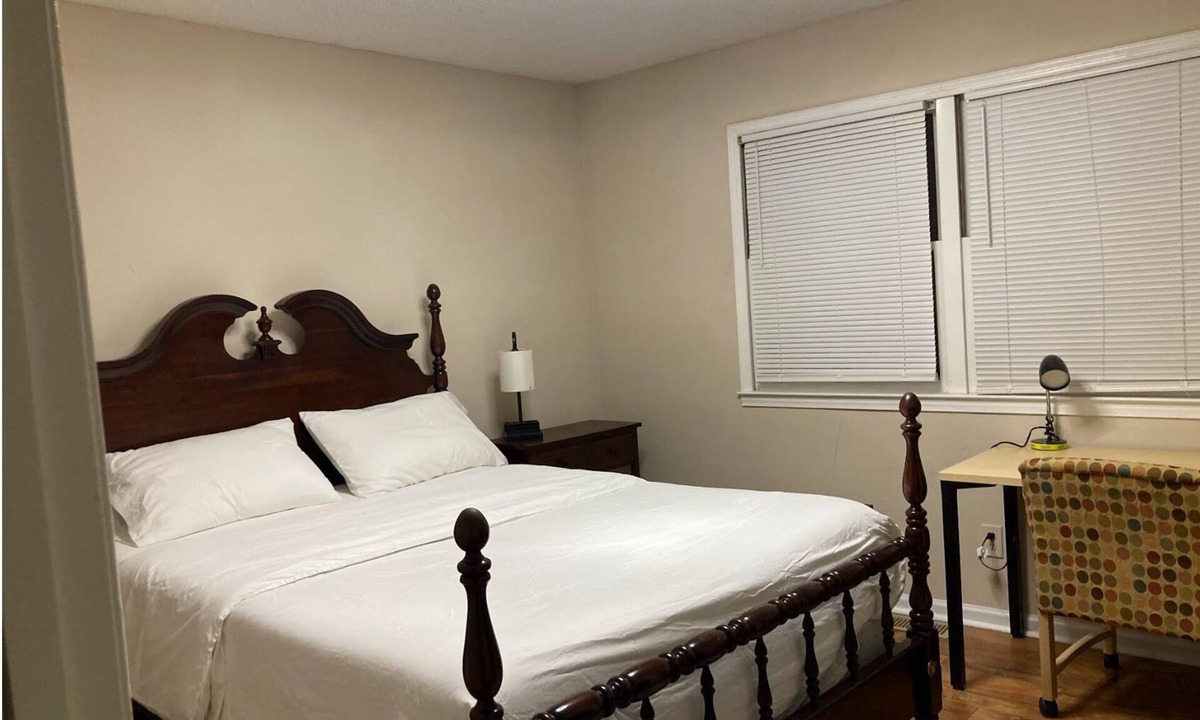 Southwest Raleigh House | Near NCSU, State Fair, RDU & RTP-2BR +Fire Pit+Fenced Yard+Ample Private Parkng