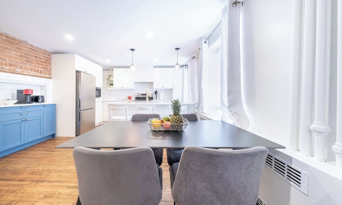 Desjardins Apartment | Near the Ferry | L'Appartement des Notaires