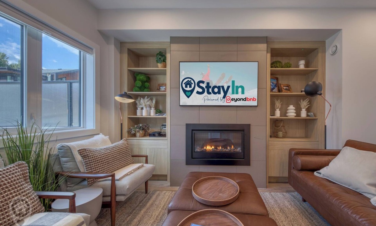 East Kootenay House | New 4 bdr at Nordix w/private hot tub