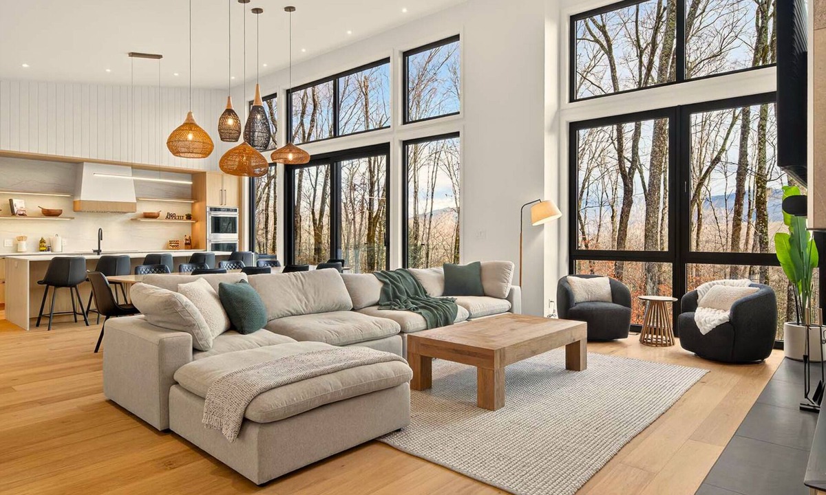 Mont-Tremblant House | NEW! Forêt de Verre | 7 Min to Village | Hot Tub, Firepit & Entertainment | 16 Guests