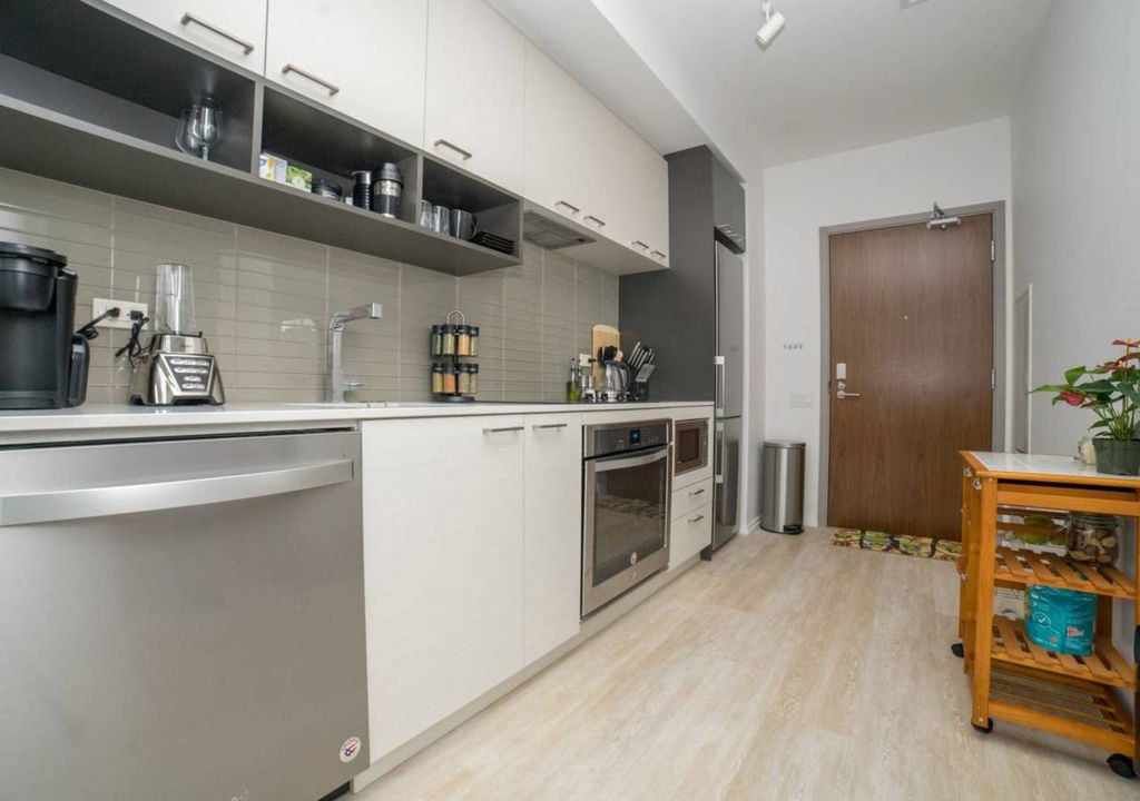 Bay Street Corridor Apartment | New Luxury 1 Bedroom Downtown Apartment