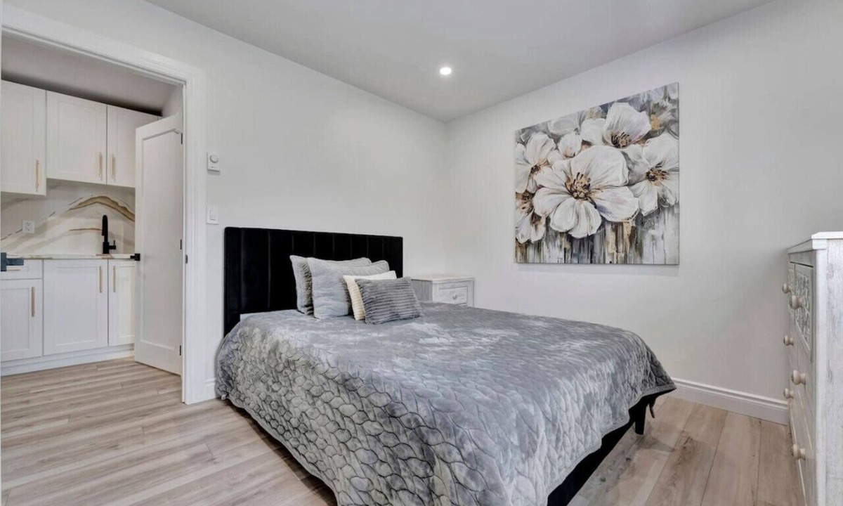 Port Dover Apartment | NEW! Luxury 1BR - 5 minutes to Port Dover Beach