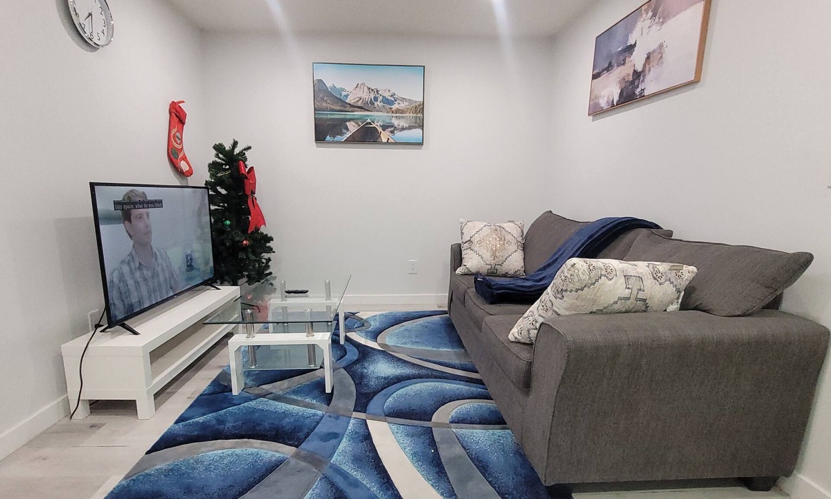 West Edmonton House | New One-Bedroom Basement Suite within 10 minutes Drive to West Edmonton Mall
