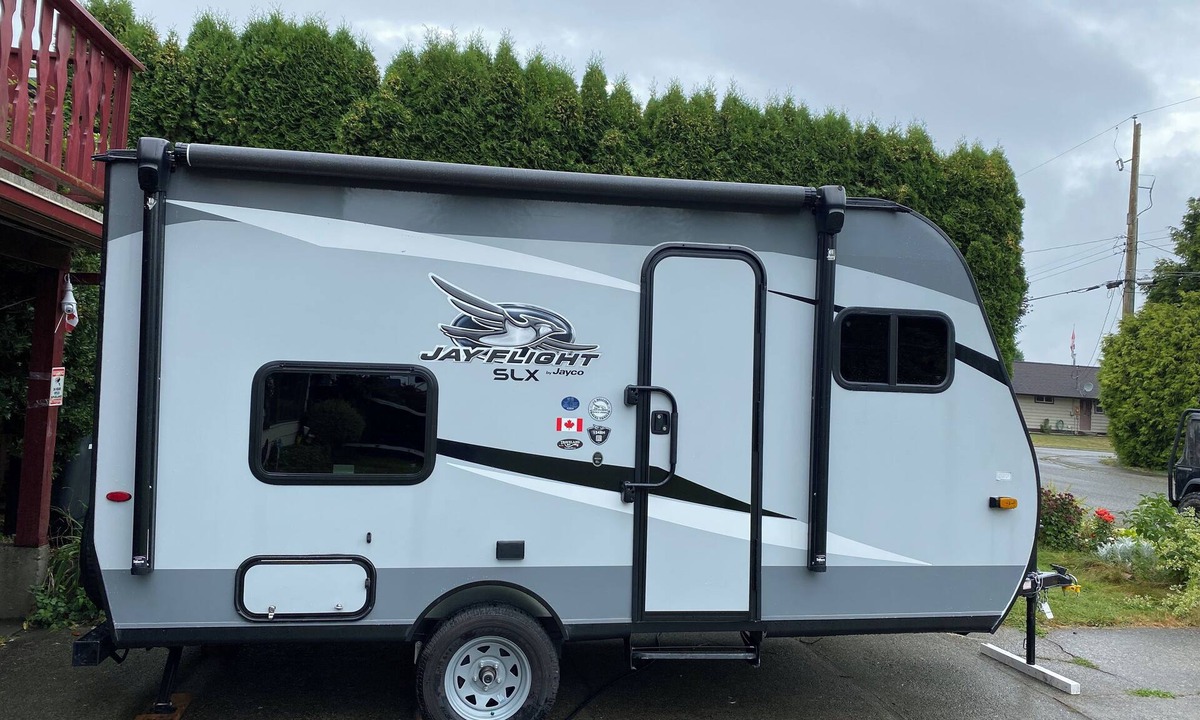Aldergrove House | New trailer with queen bed, air-con in Aldergrove, safe &quiet, privacy