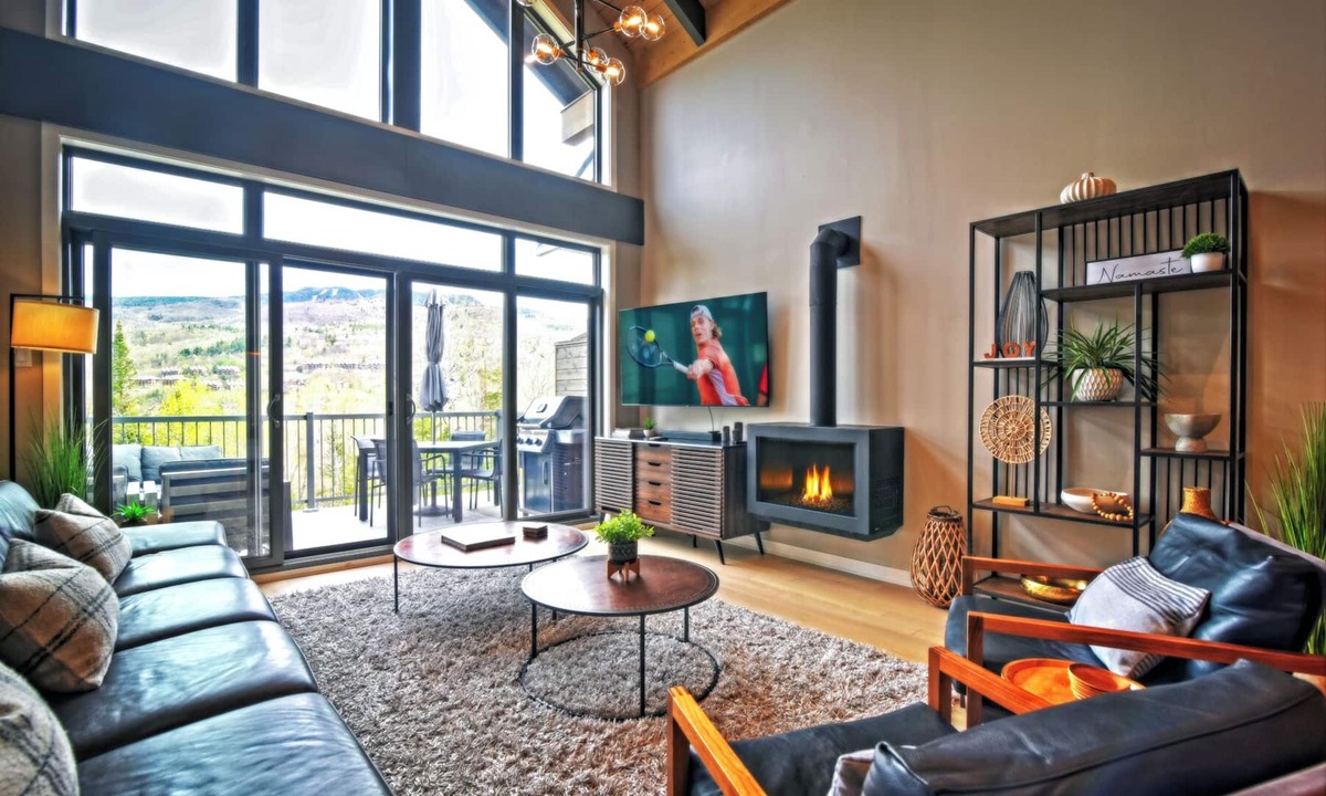 Mont-Tremblant Condo | NEW! Verbier Chelsea | Ski Mountain View | Shuttle to Resort | Covered Parking + Spa & Pool Access