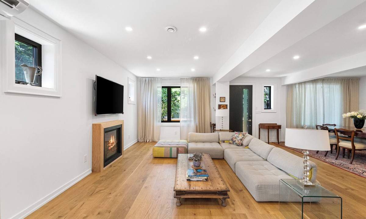 Trinity - Bellwoods House | NEWLY LISTED Trinity Bellwoods 4 br home !