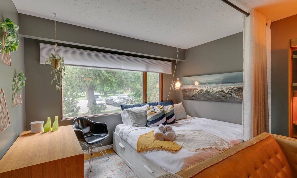 Northwest Calgary House | No. 1 Rosetree Suites - 3 Beds - Perfect Family Location in Calgary
