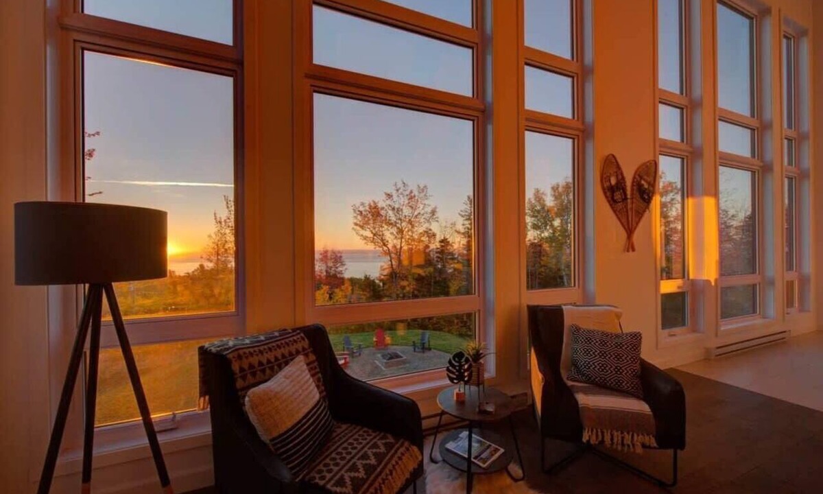 Saint-Joseph-de-la-Rive Ski Chalet | O Vitre Spa - Relax with St-Lawrence Views