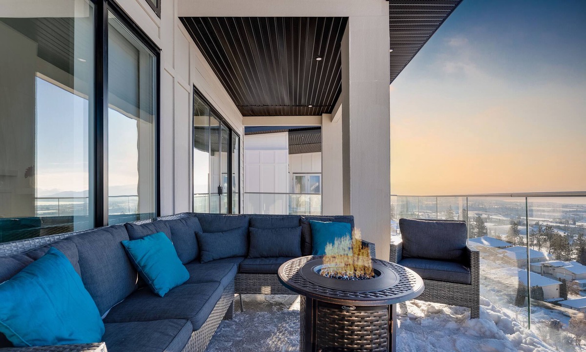 Toovey Heights House | Oasis view, Theatre, Firepit/BBQ , Family Friendly
