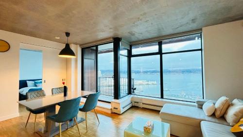 Gastown Apartment | Ocean and Mountain View Home - Downtown Vancouver