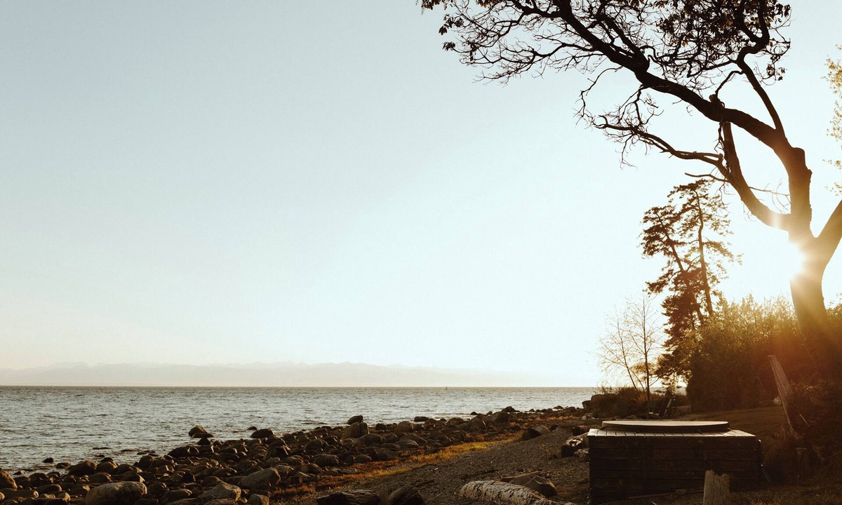 Powell River House | Oceanfront luxury suite with hot tub, sauna, pet friendly - Cedar Suite