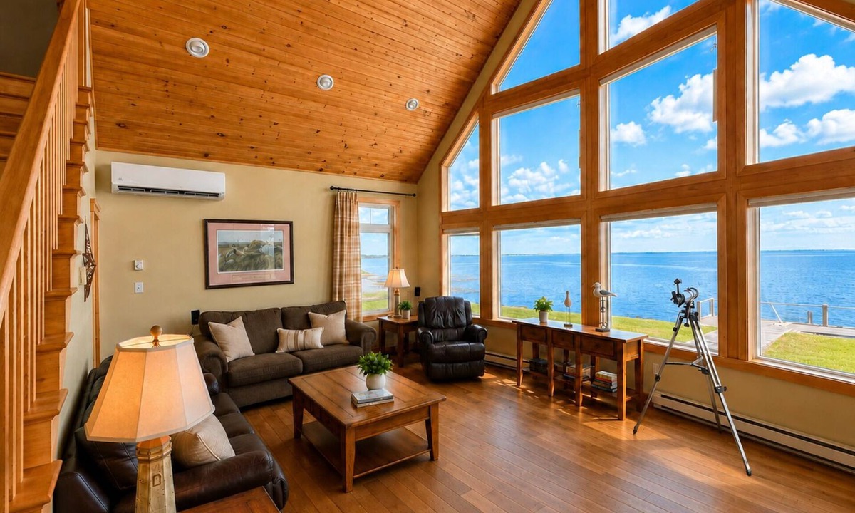 Chelton Cottage | Oceanfront A-Frame Cottage | Stunning Bridge Views | Dog Friendly | Sleeps 8