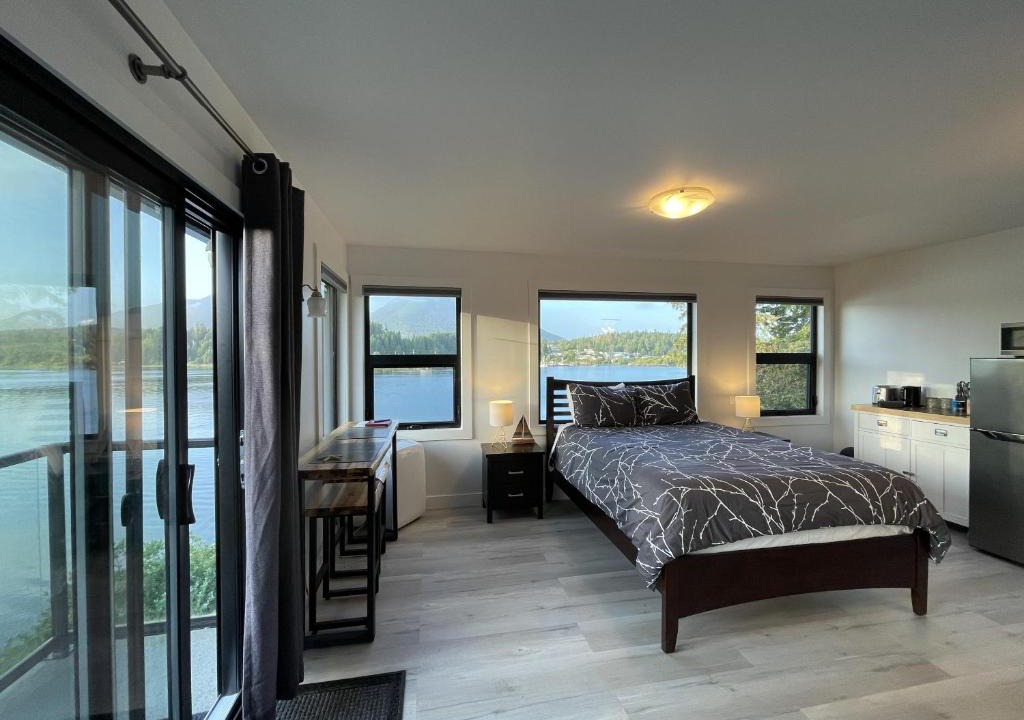 Ucluelet Hotel | Oceanfront Room With Hot Tub & Firepit