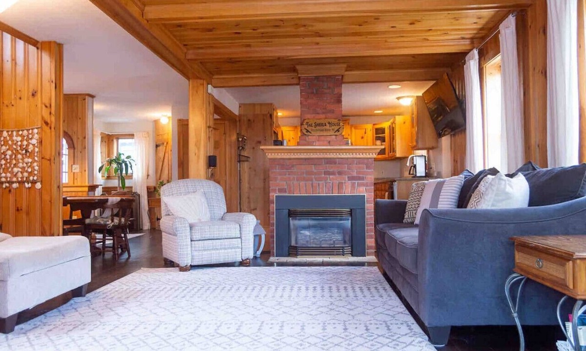 Old Orchard Beach Cottage | Oceanside Beach House Steps To Sand