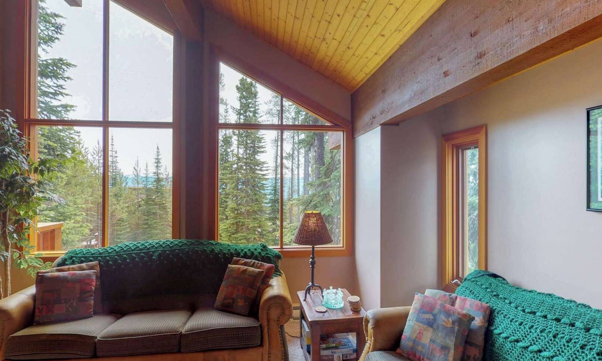 Snow Pine Estates House | Okanagan - Crystal View