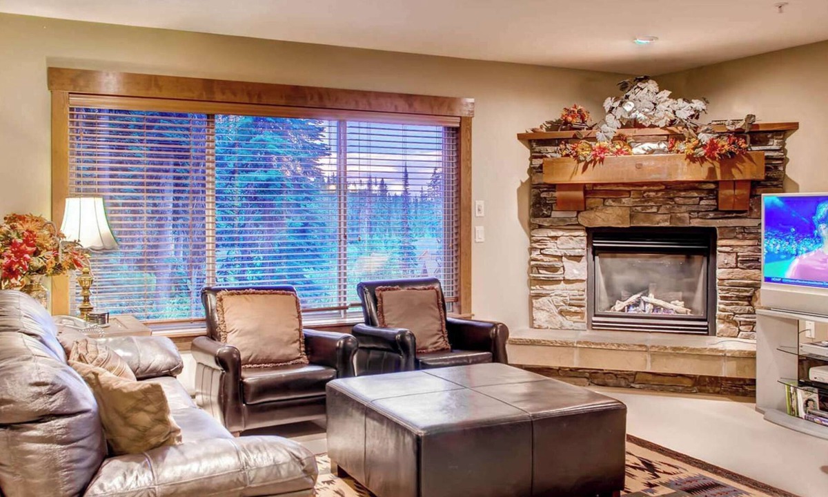 Snow Pine Estates House | Okanagan - Snowbanks 4