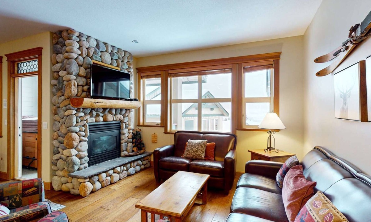 Big White Ski Resort House | Okanagan - Tree Tops 10